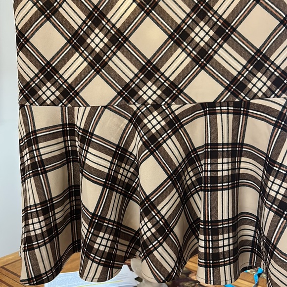 Tan Plaid skirt, Pencil  Stretch Long and down knee, with flounce below - Picture 2 of 5